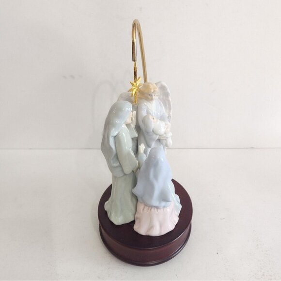 Vintage Christmas Around The World House Of Lloyd Nativity Music Box Porcelain - Picture 3 of 9